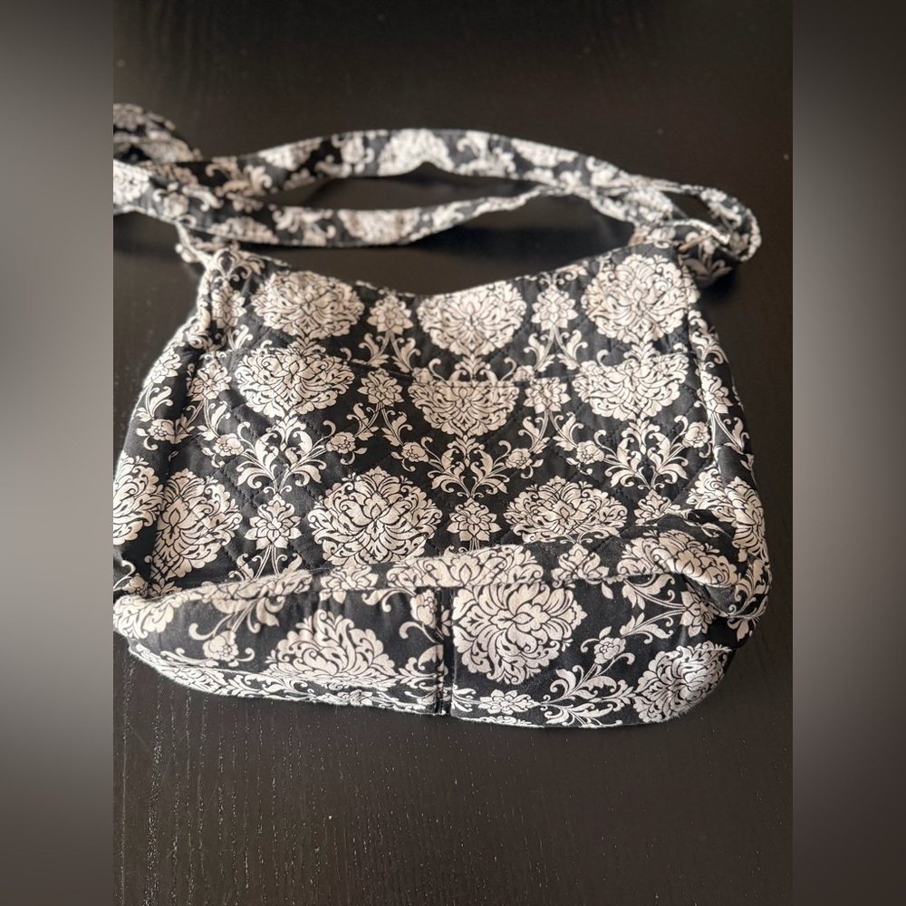 Elegant Black and White Patterned quilted Crossbody Bag - Picture 5 of 10